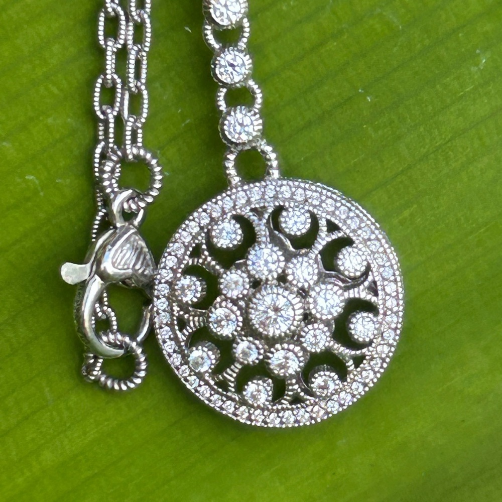 Judith Ripka sterling Silver round Diamonique Pendant Necklace 18” chain